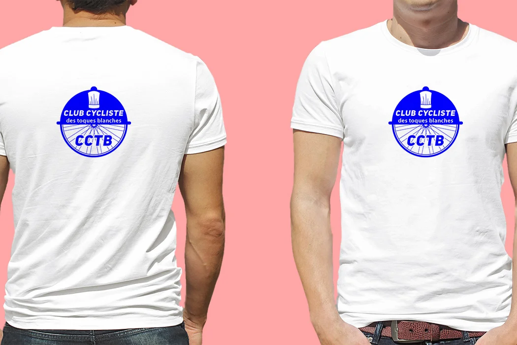 personne portant un tee shirt avec le logo du Club cycliste des Toques Blanches