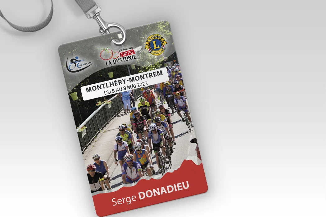 badge organisateur Randonnée Montlhéry Montrem réalisé par Arnaud Sedira Graphiste Vidéaste pour l'association La Tomate contre la Dystonie
