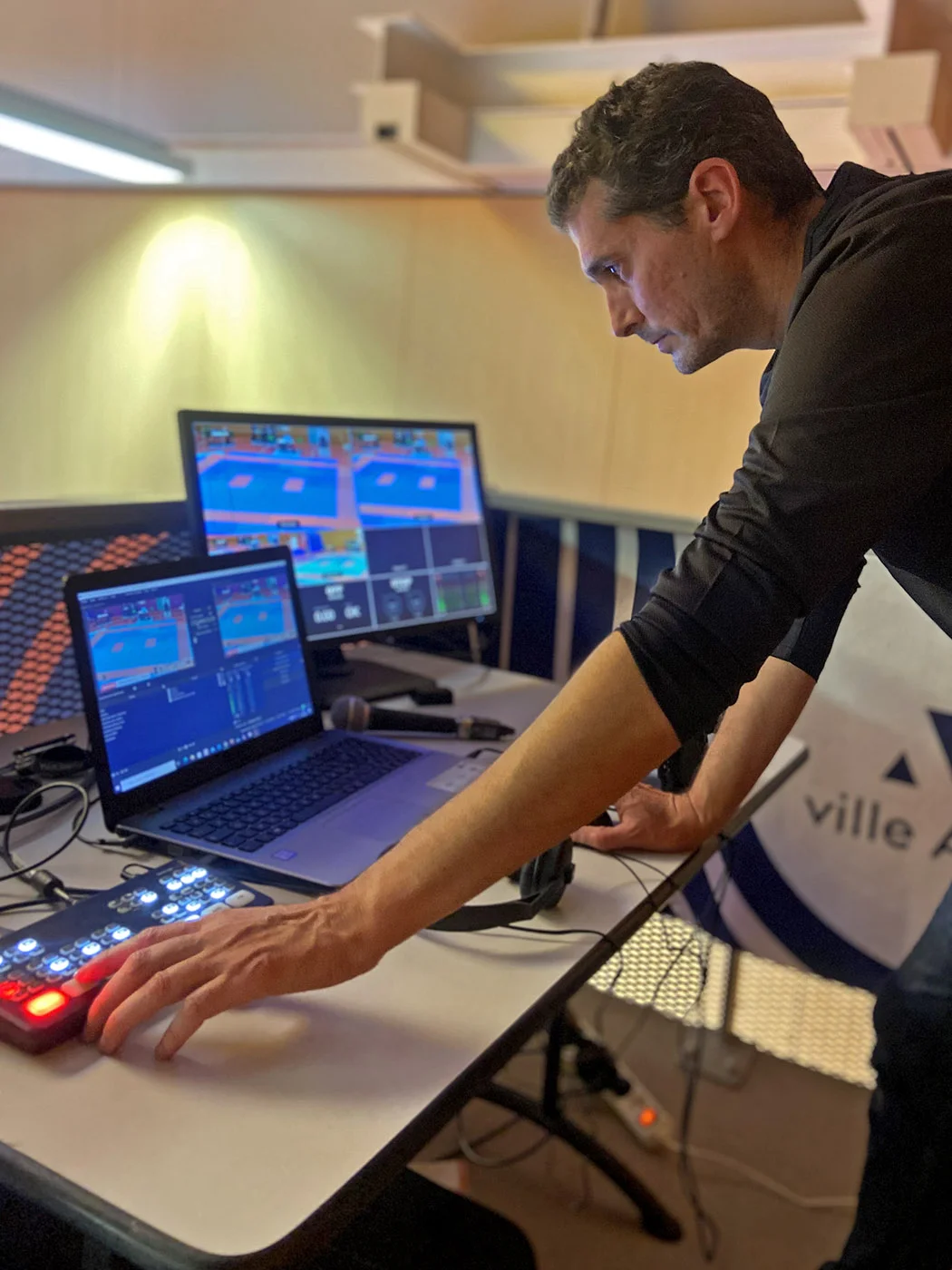 arnaud sedira graphiste vidéaste réalise un live de la coupe de france de qwan ki do